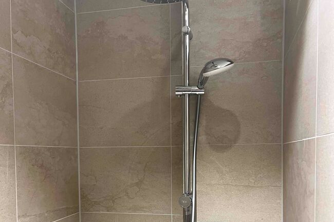 Bad mit Regendusche