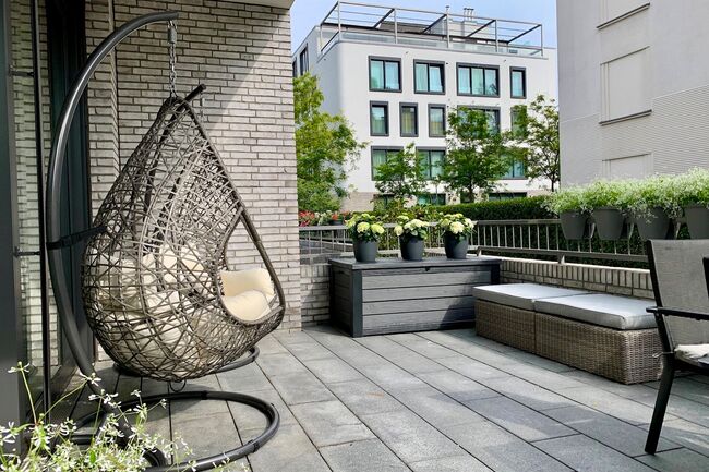 Schaukel auf der Terrasse